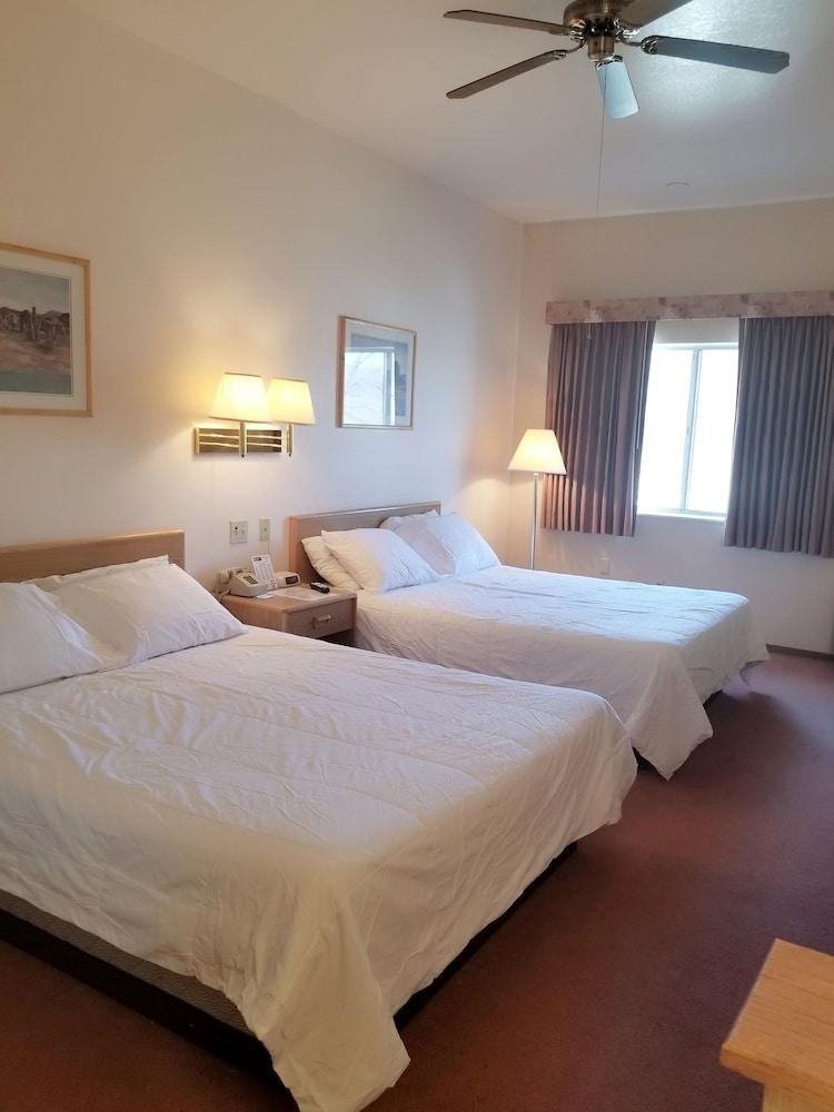 Budget Host Royal Gorge Inn photo 13