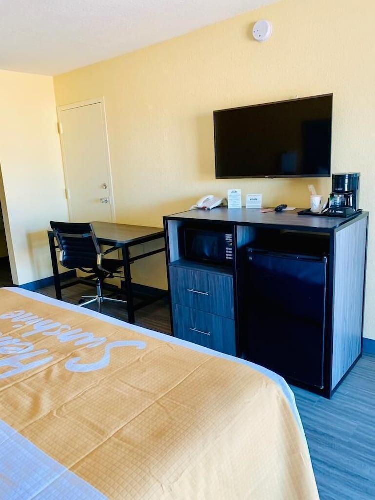 Days Inn by Wyndham Okmulgee photo 14