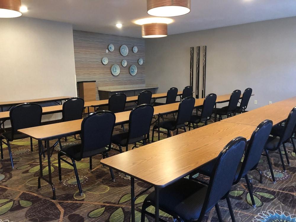 Holiday Inn Express Munising-Lakeview by IHG photo 40
