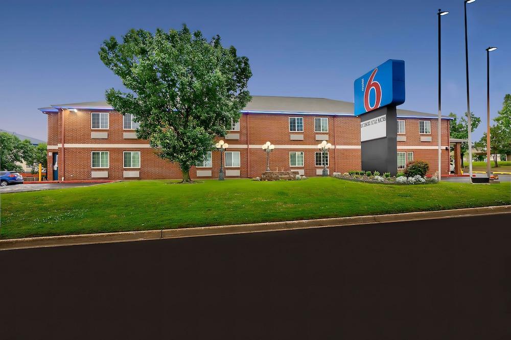 Motel 6 Tulsa, OK - CENTRAL photo 1