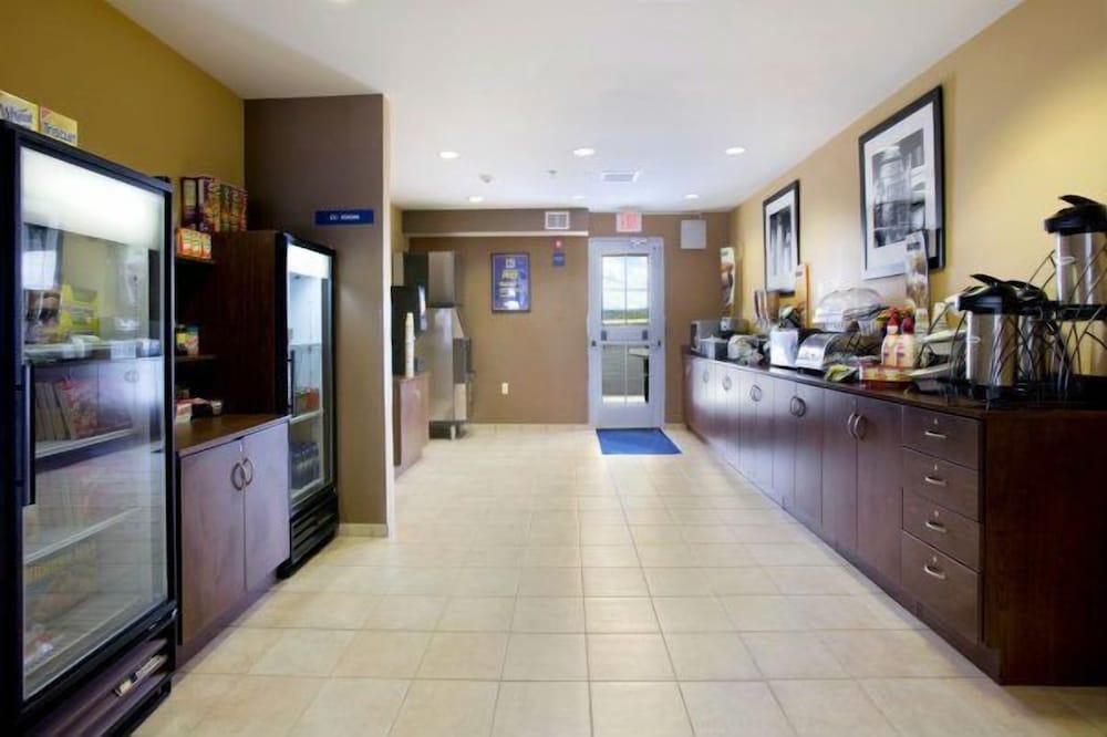 Microtel Inn and Suites by Wyndham Rawlins photo 16