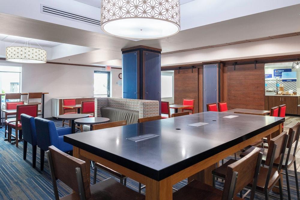 Holiday Inn Express & Suites Roanoke Rapids SE by IHG photo 16
