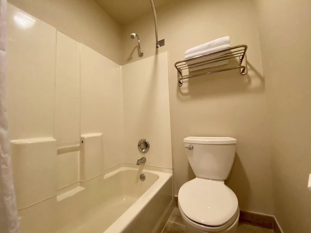 Cousins Country Inn photo 59