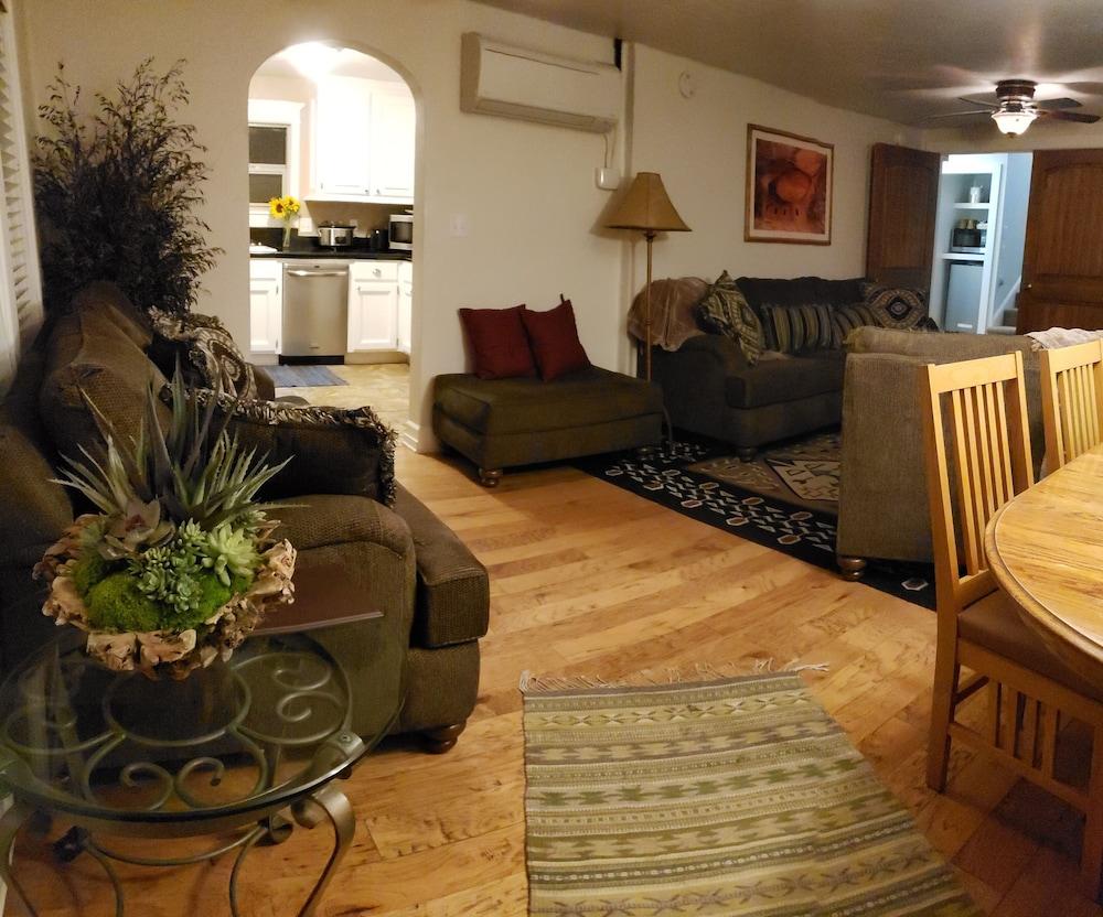 Stone Lizard Lodging photo 5