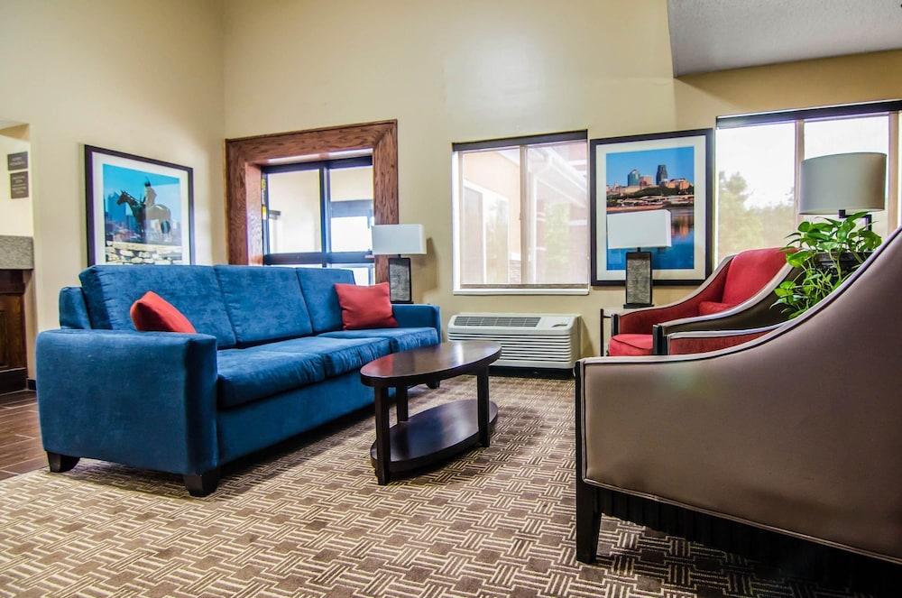 Quality Suites St. Joseph photo 5