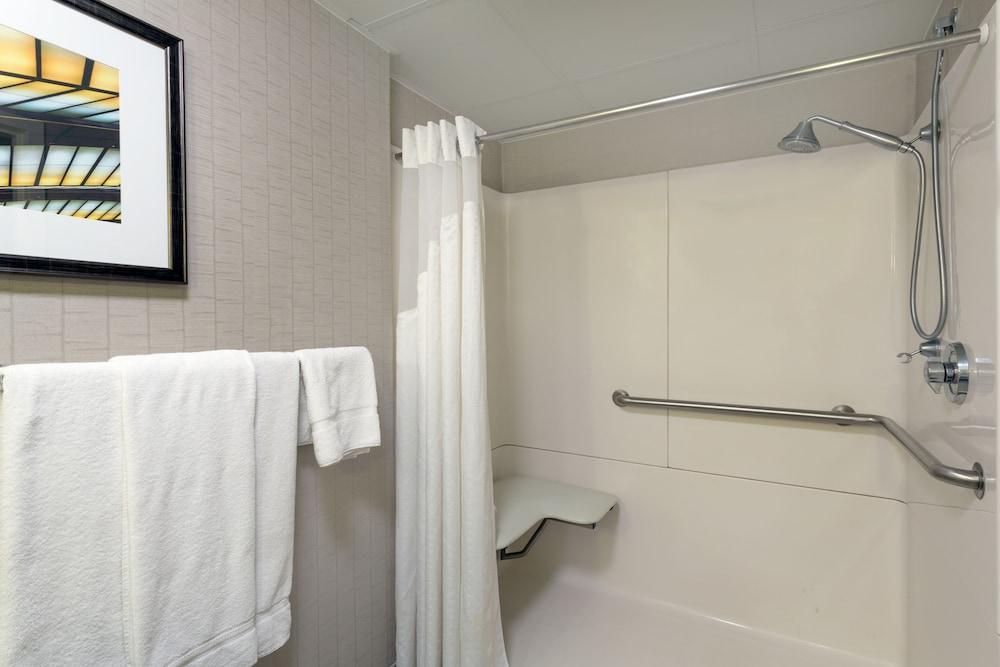 Holiday Inn Express Wilkesboro by IHG photo 12