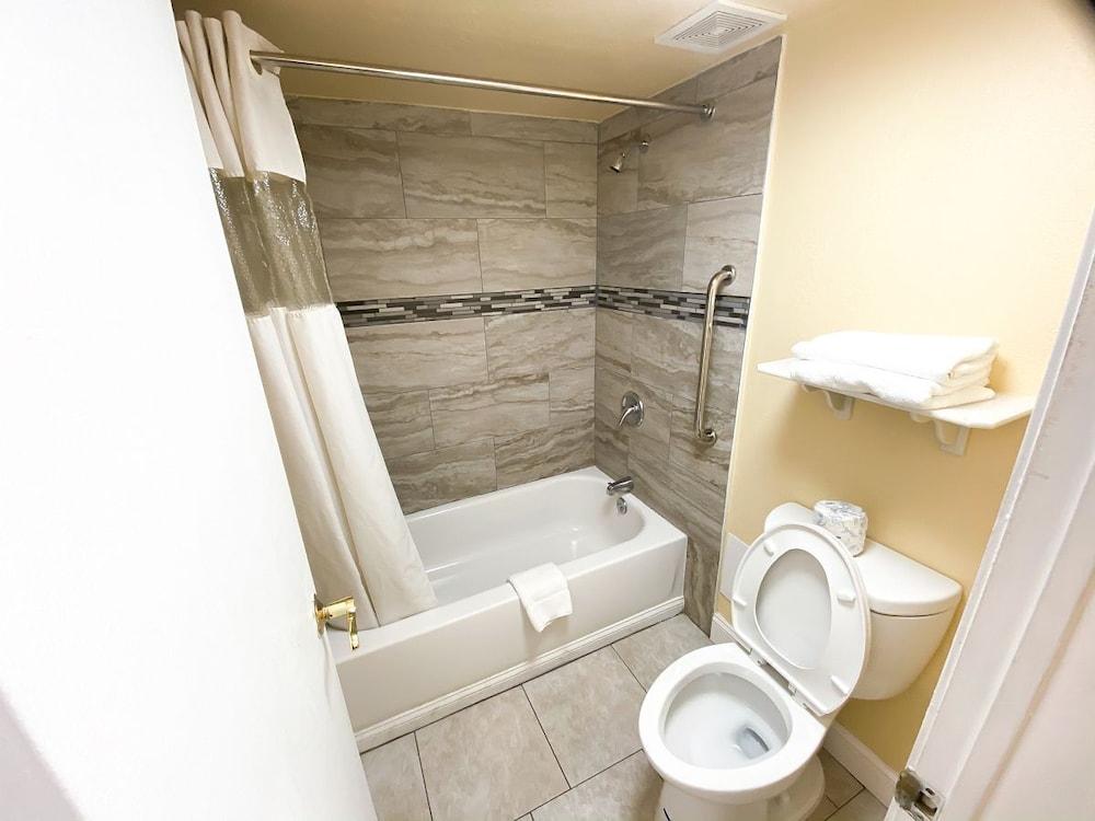 Econo Lodge Richmond-North Chesterfield photo 29