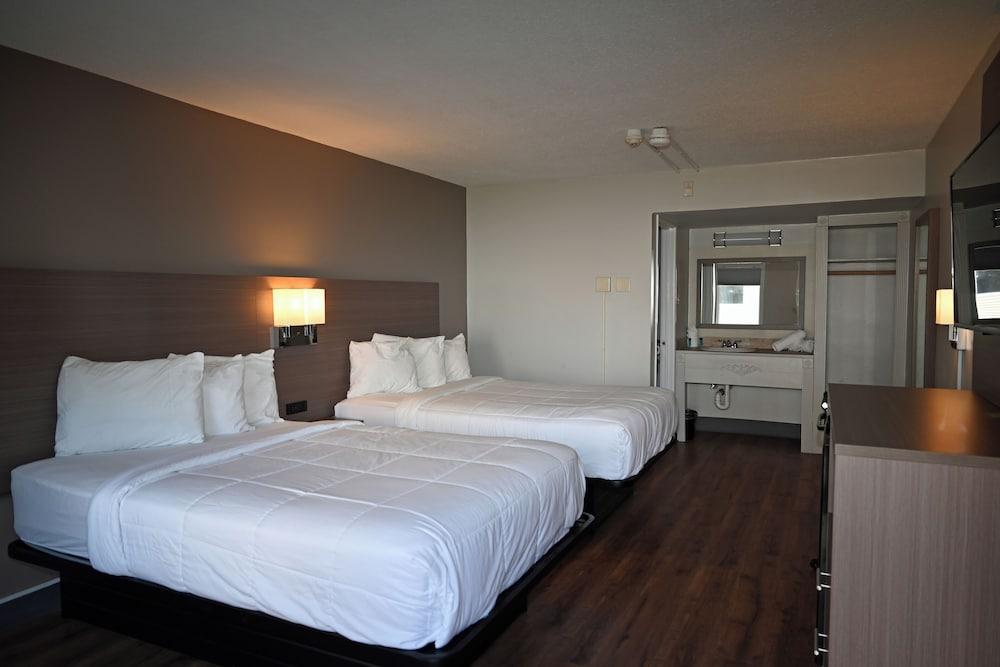 Whaler Inn and Suites photo 2