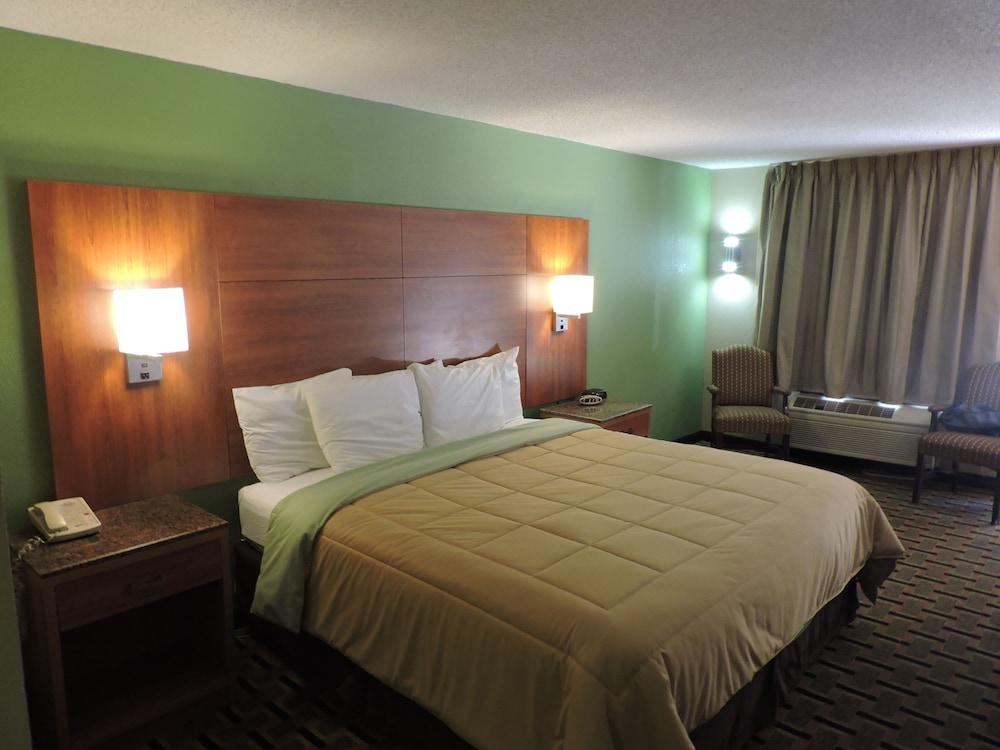 Days Inn by Wyndham Conover-Hickory photo 32