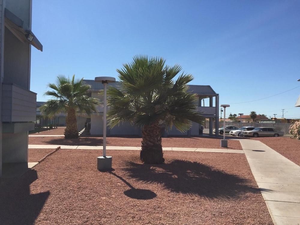 E-Z 8 Motel Phoenix Airporter photo 31
