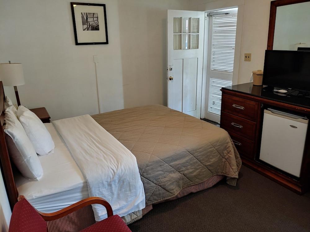 RoseWood Inn photo 51
