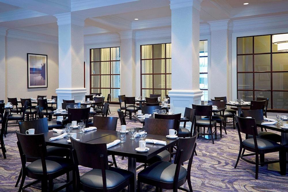 Marriott Milwaukee West photo 23