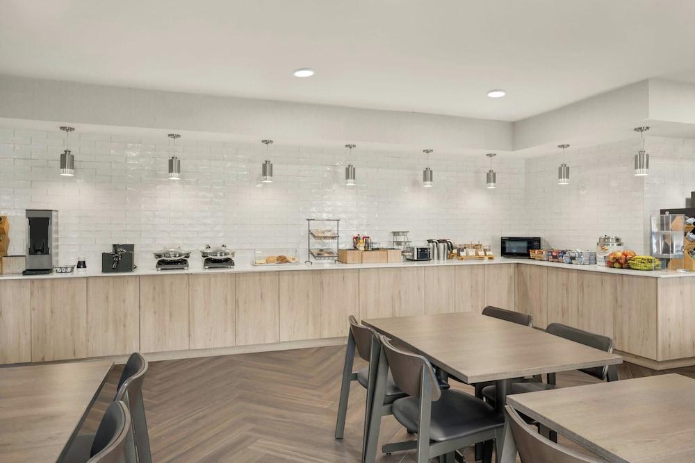 Fairfield by Marriott Mt Pleasant photo 25