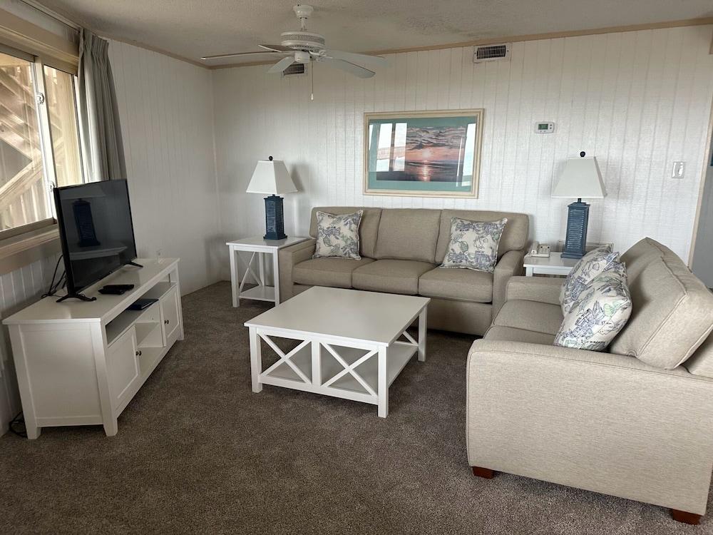 Outer Banks Beach Club photo 16