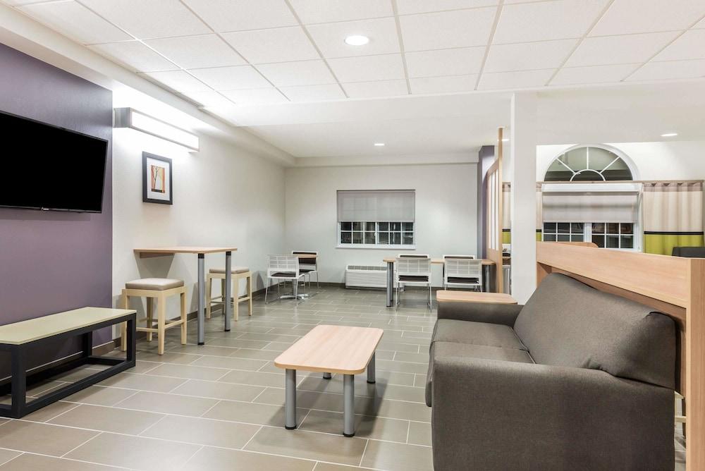 Microtel Inn & Suites By Wyndham Beaver Falls photo 3