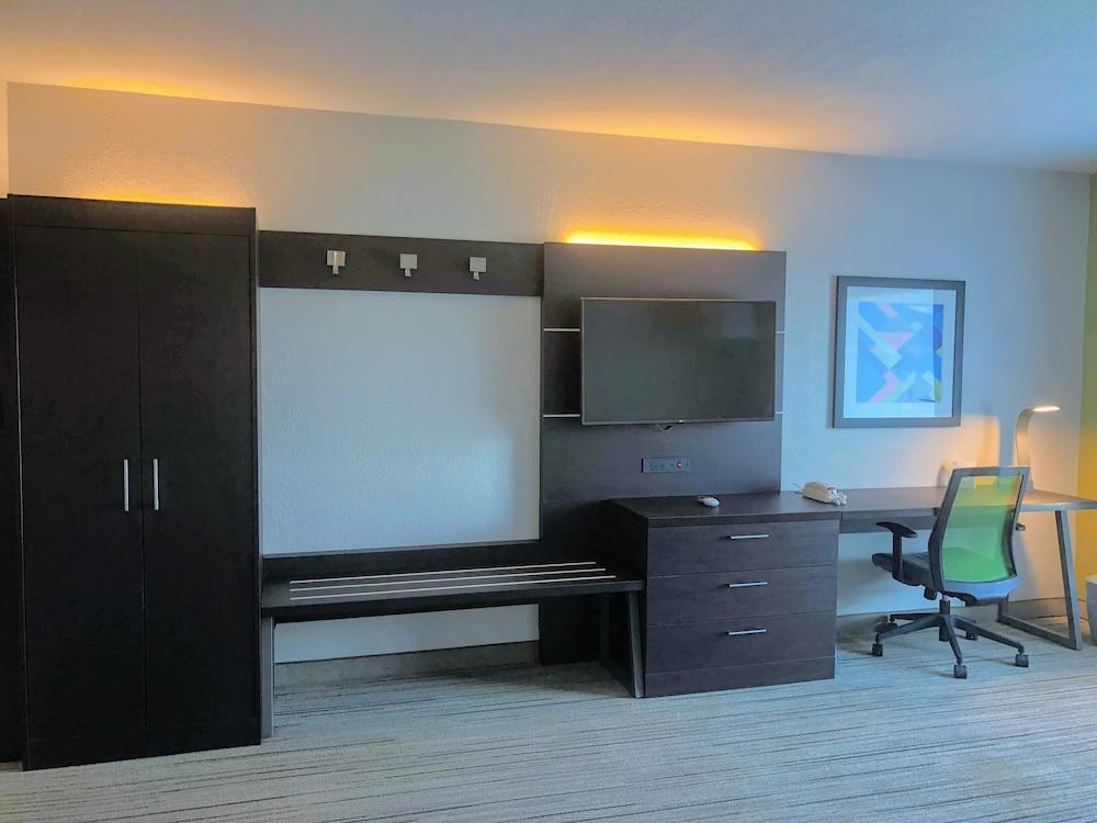 Holiday Inn Express & Suites Hearne by IHG photo 11