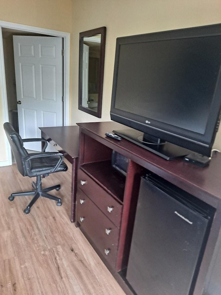 Days Inn by Wyndham Gainesville University photo 10
