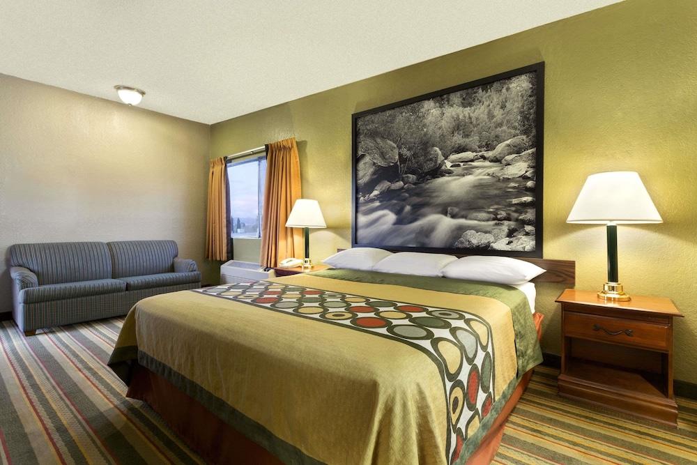 Super 8 by Wyndham Ridgecrest photo 34