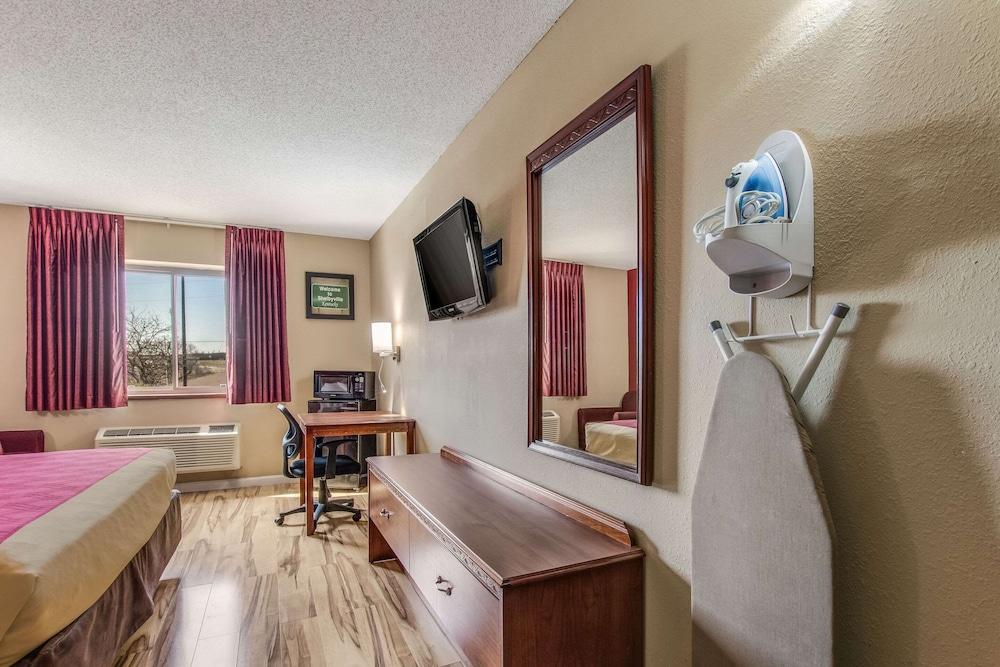 Econo Lodge Shelbyville photo 20