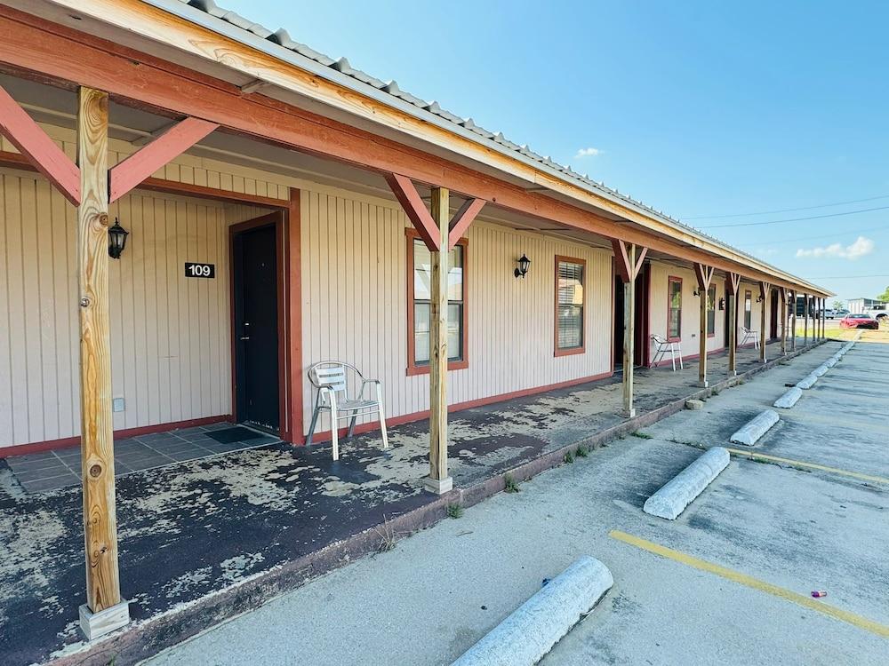 Four Horsemen Hotel photo 1