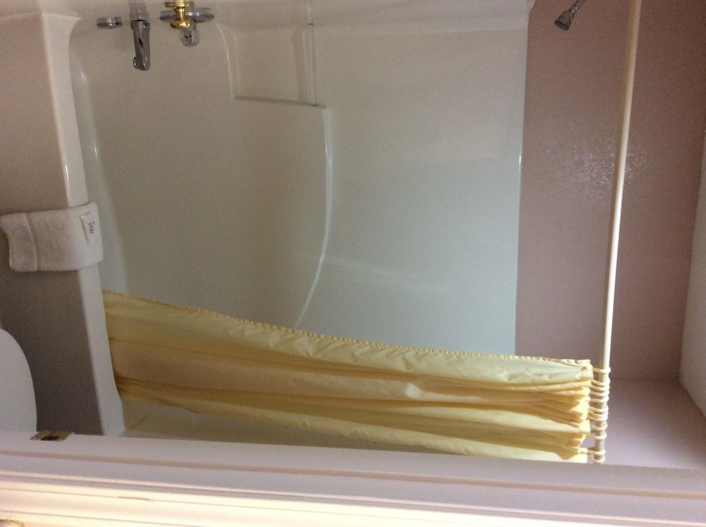 Budget Inn photo 4
