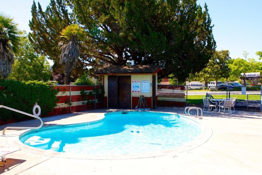 Melody Ranch Motel photo 38