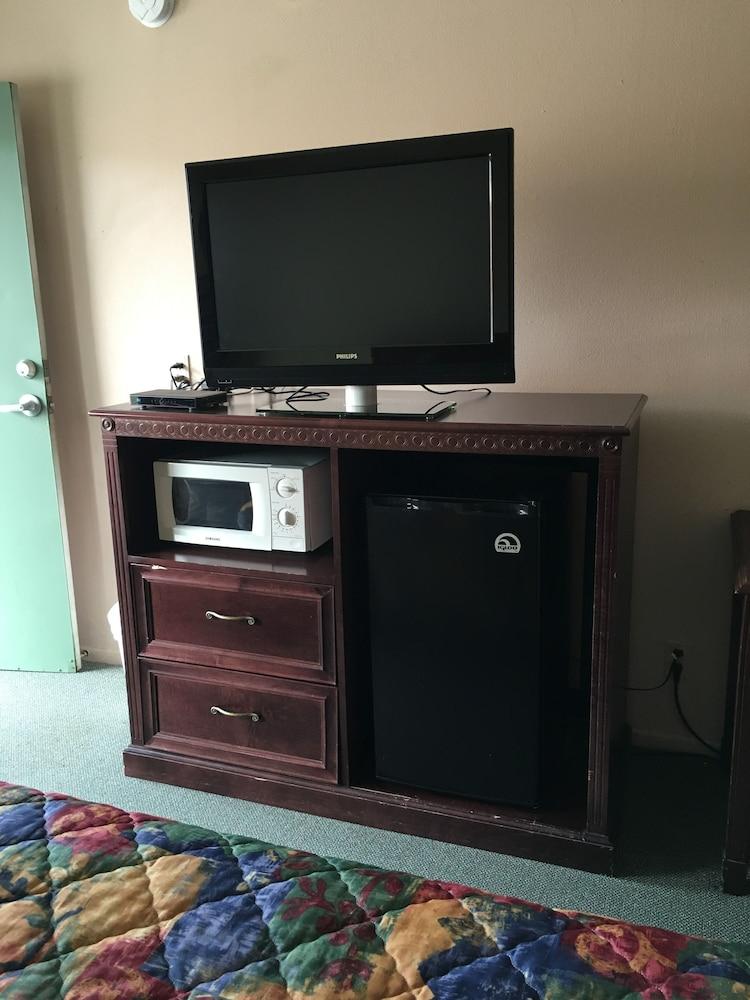 University Lodge Motel photo 10