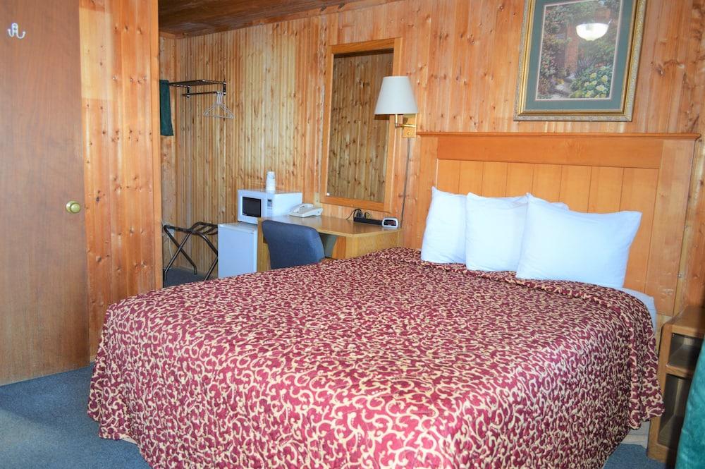 Green Acre Motel by OYO Near Rush County Airport photo 17