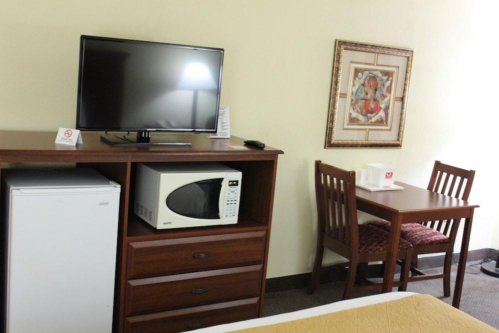 Econo Lodge Andrews Air Force Base photo 33