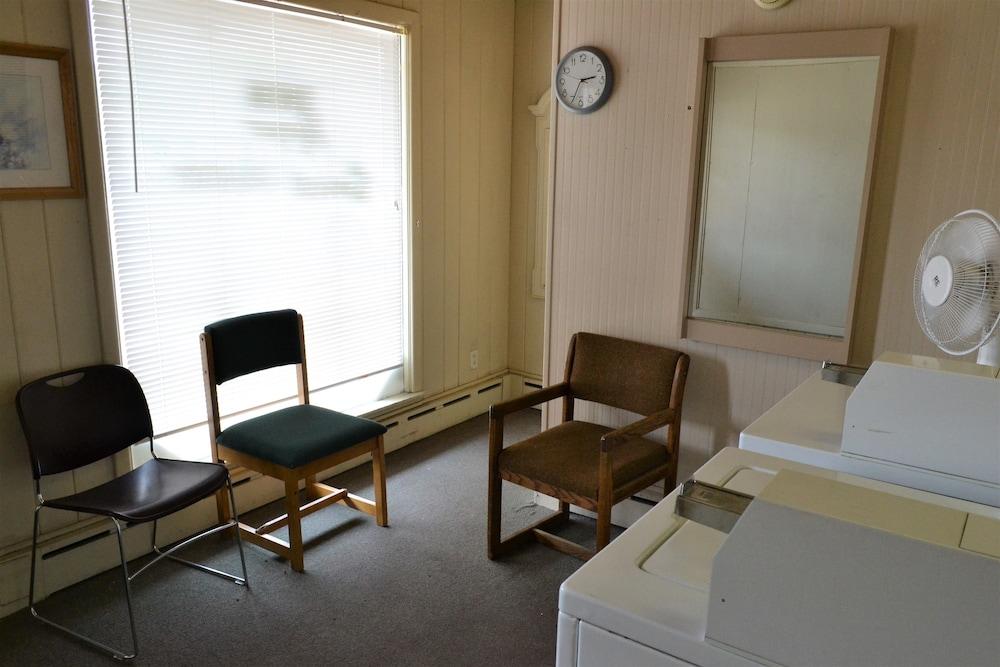 Innkeeper Motel photo 79