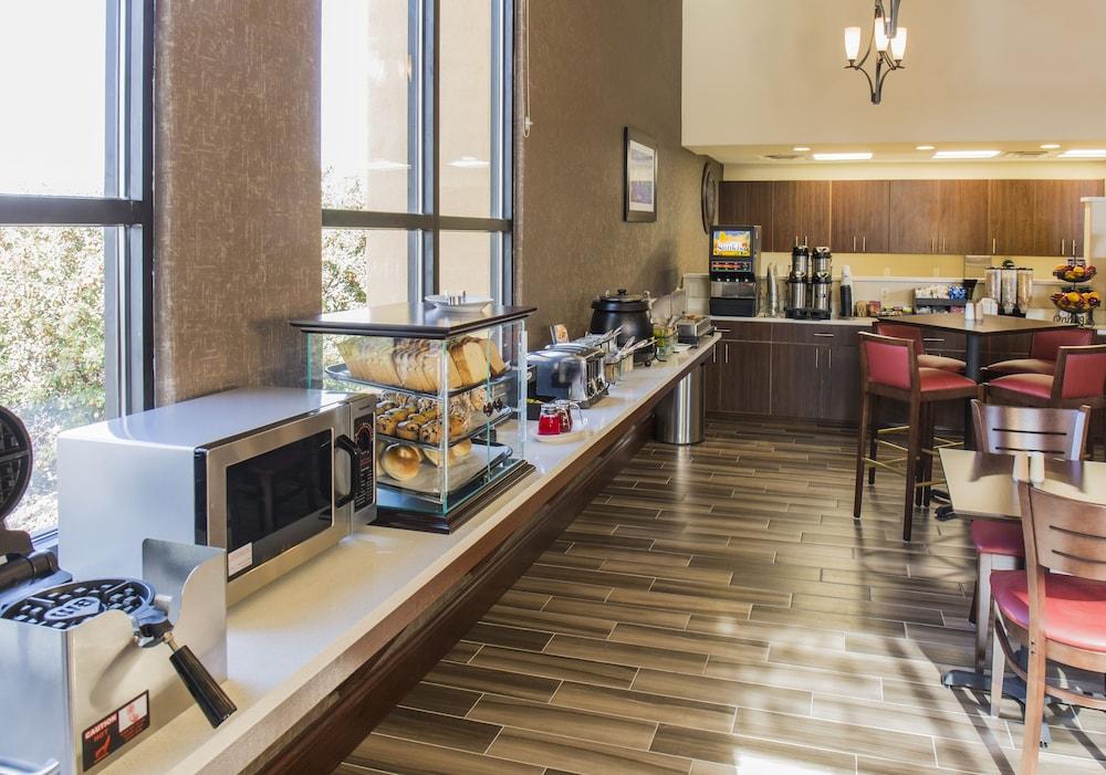 Best Western Plus Executive Suites photo 24