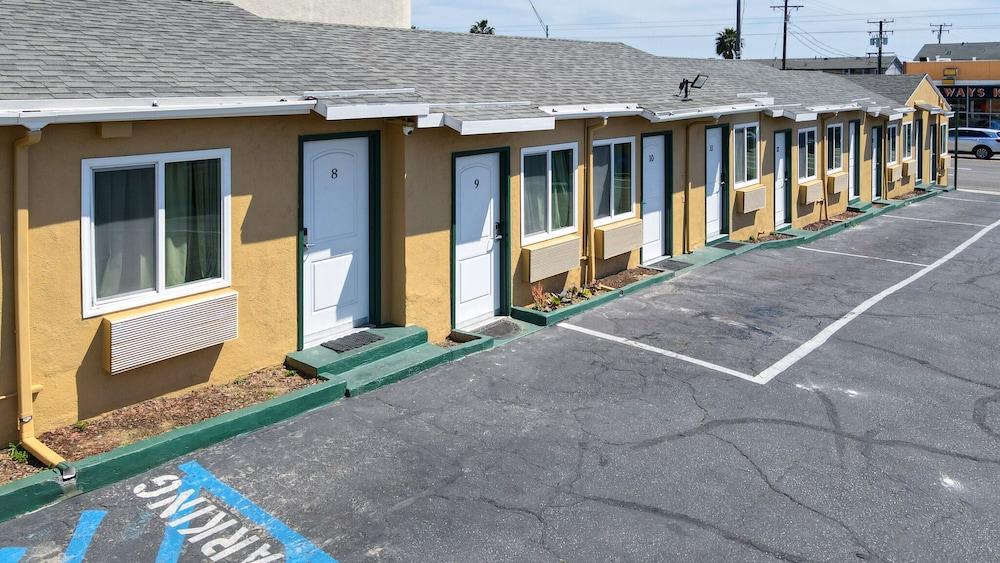 SIGNAL HILL MOTEL photo 15