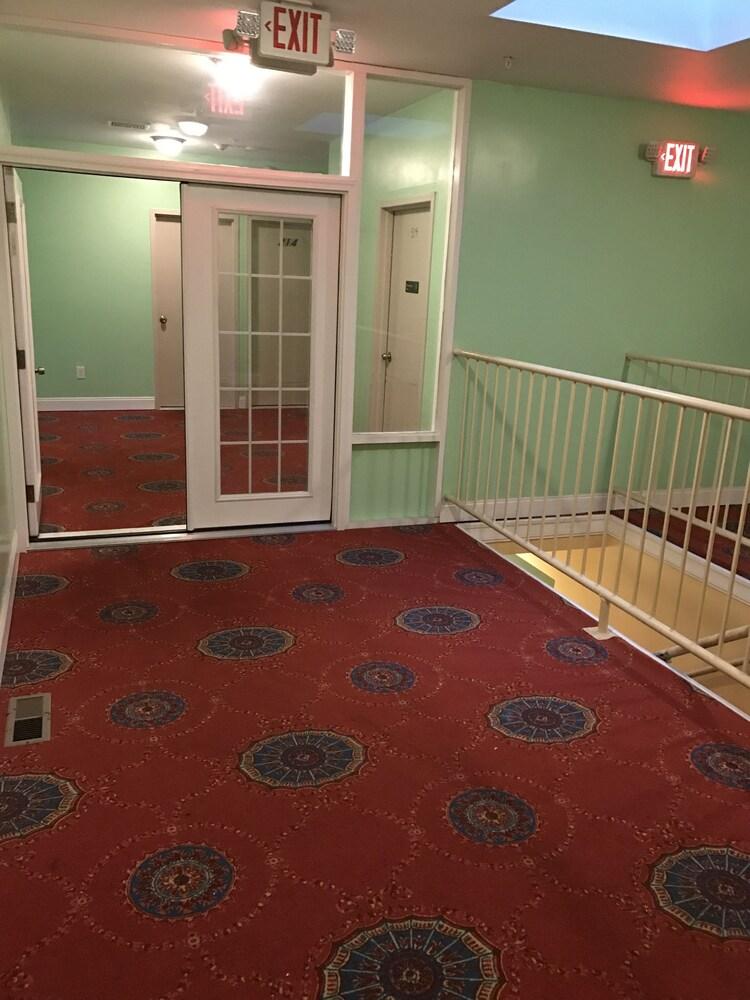 Waterbury Motel photo 25