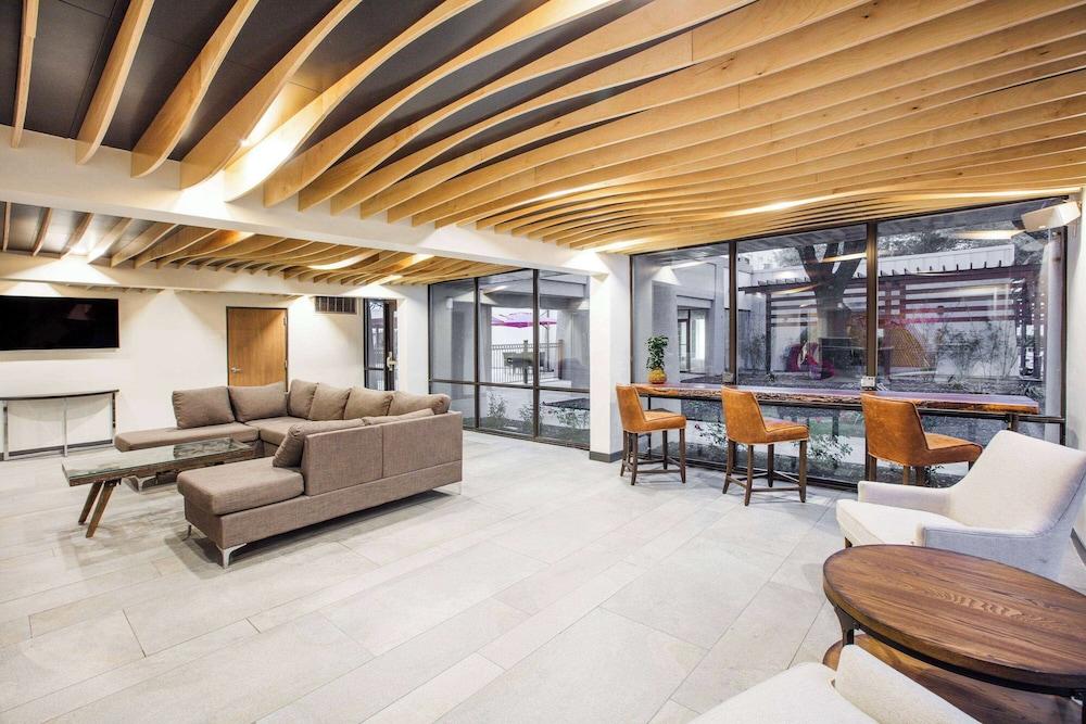 Ramada by Wyndham Austin South photo 17