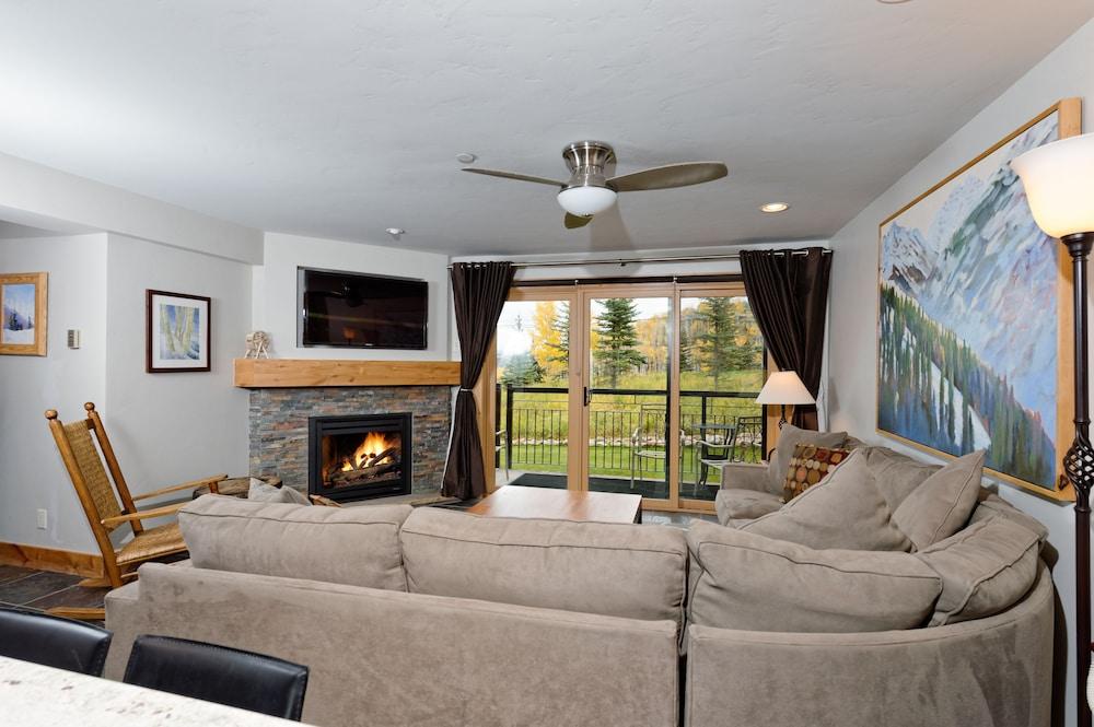 The Crestwood Condominiums photo 62