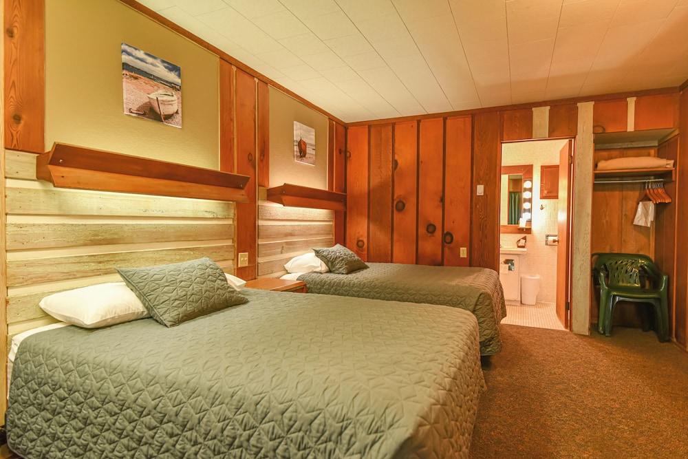 Sunset Oceanfront Lodging photo 46