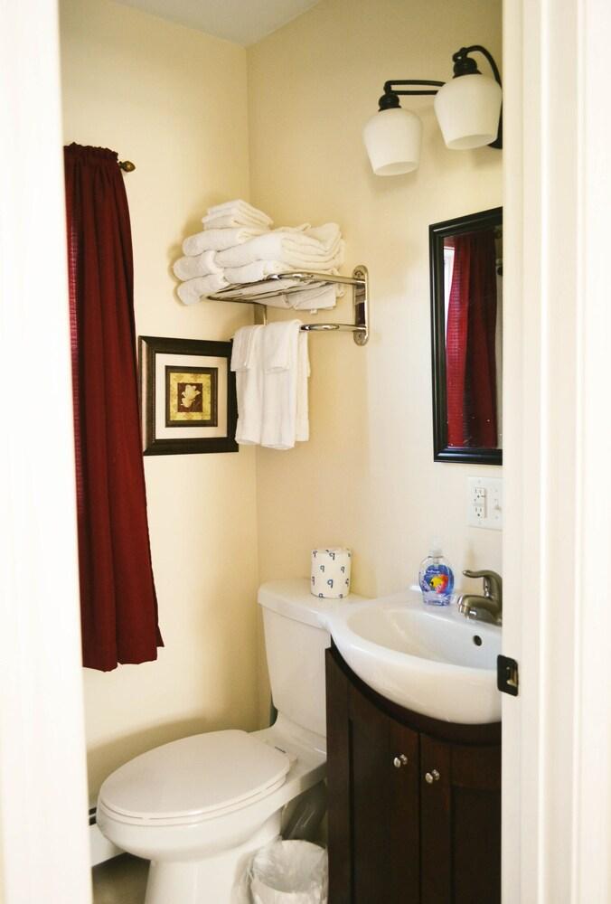 The Whitetail and Suites photo 31