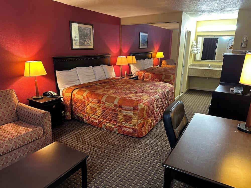 Royal Inn photo 13
