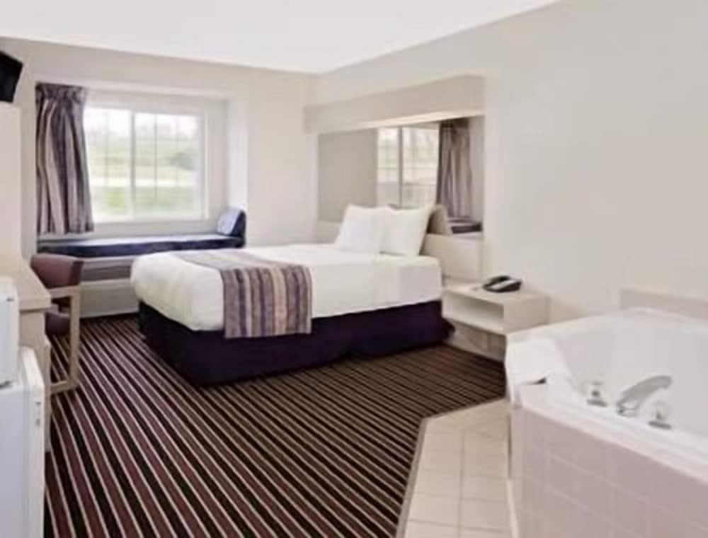 Microtel Inn & Suites by Wyndham Madison East photo 19