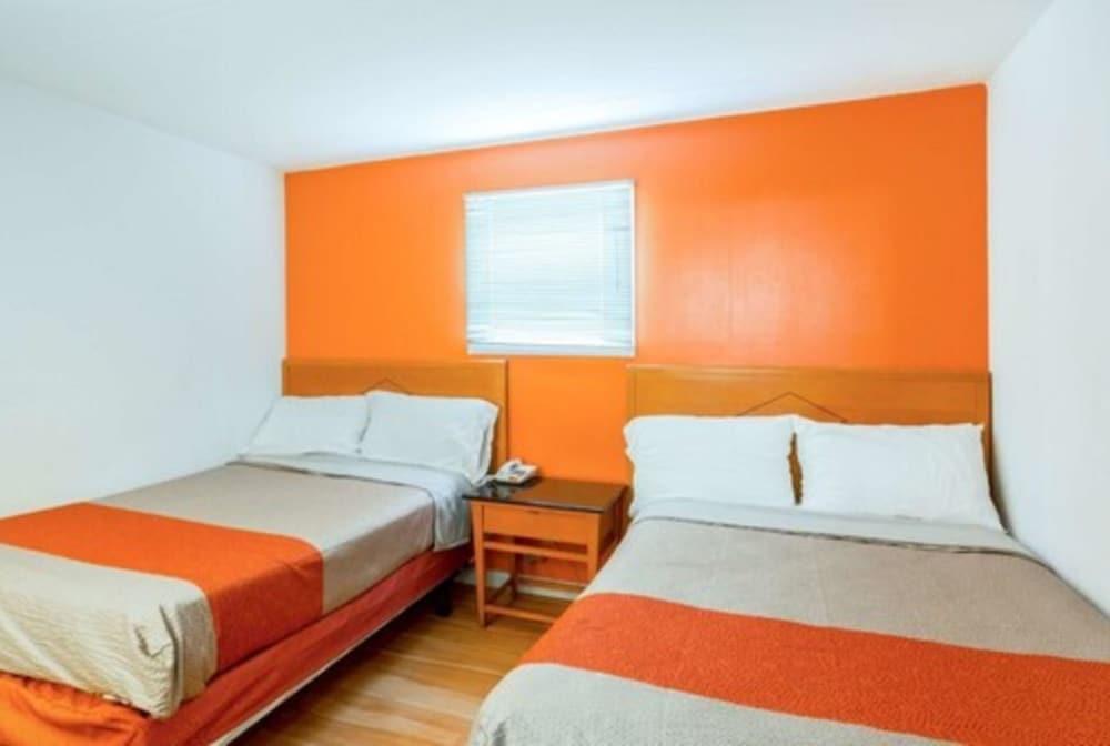 Flamingo Motel photo 25