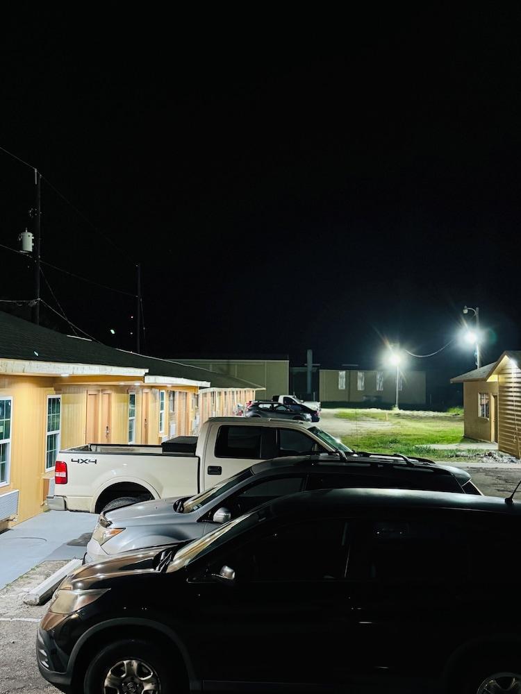 EXPRESS INN & SUITES photo 3