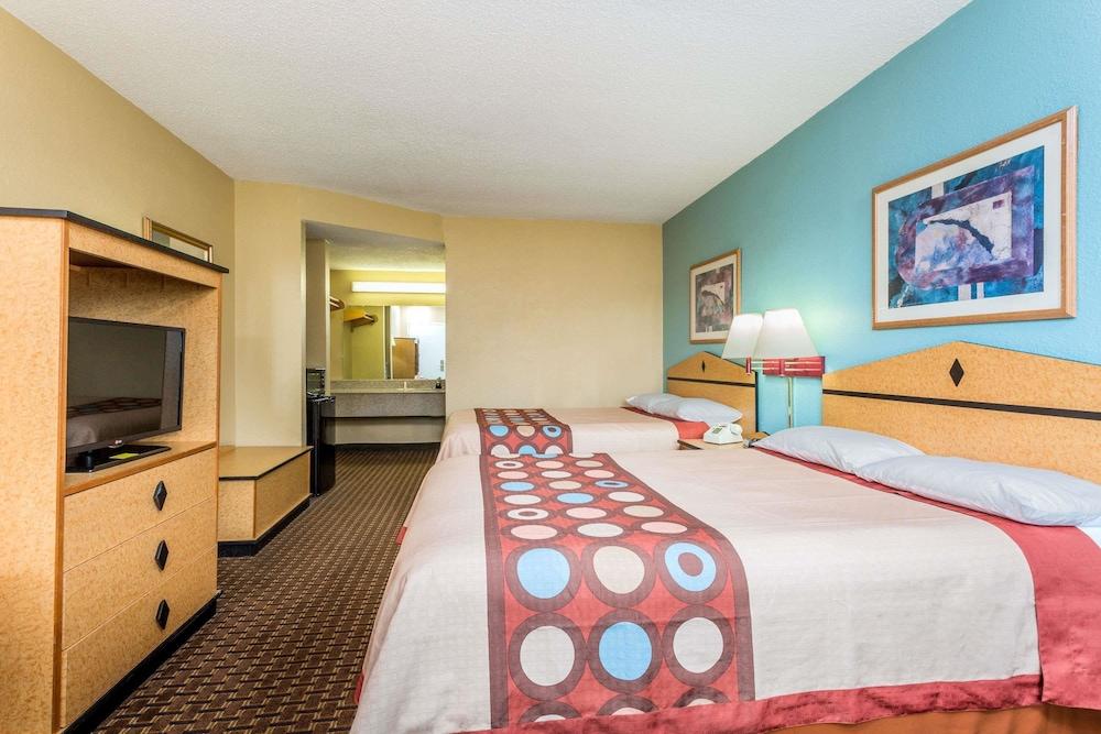 Super 8 by Wyndham Atlanta Northeast GA photo 13