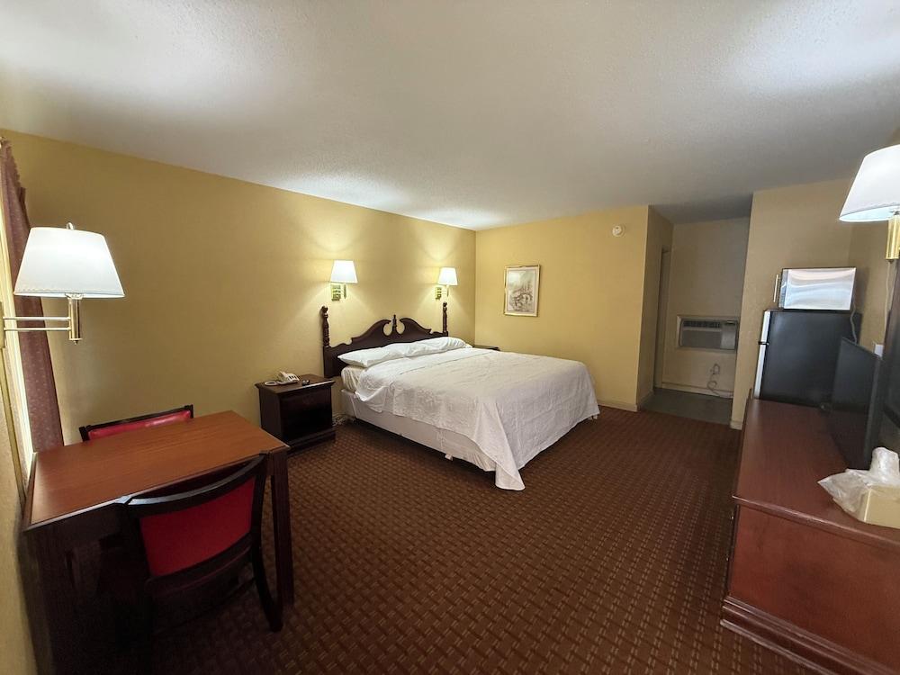 Motel Masquerade photo 12