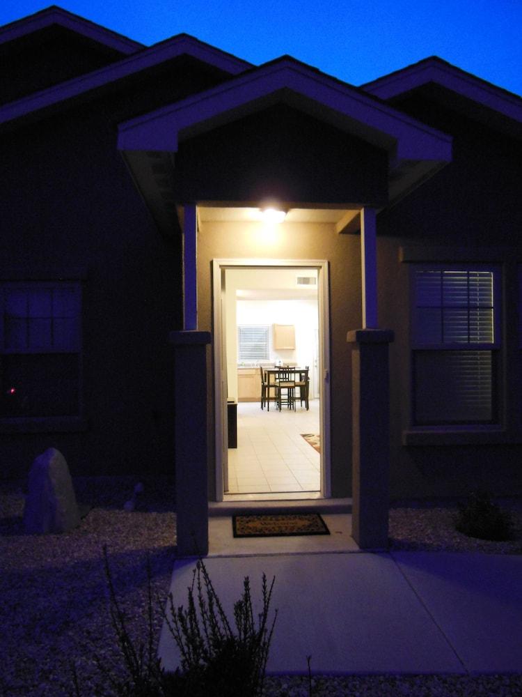 Desert Trails Luxury Suites photo 23