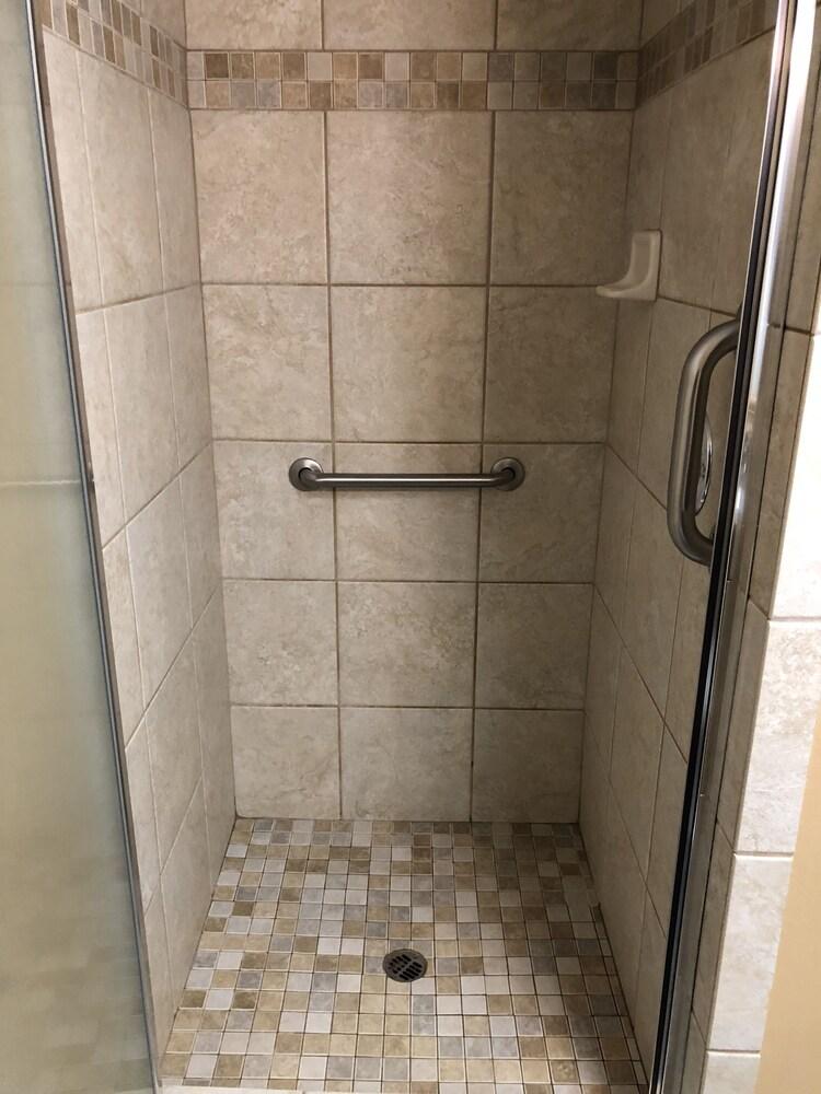 Knight's Inn Motel photo 46
