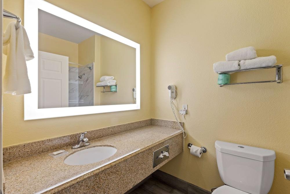 Days Inn & Suites by Wyndham Euless DFW Airport South photo 9
