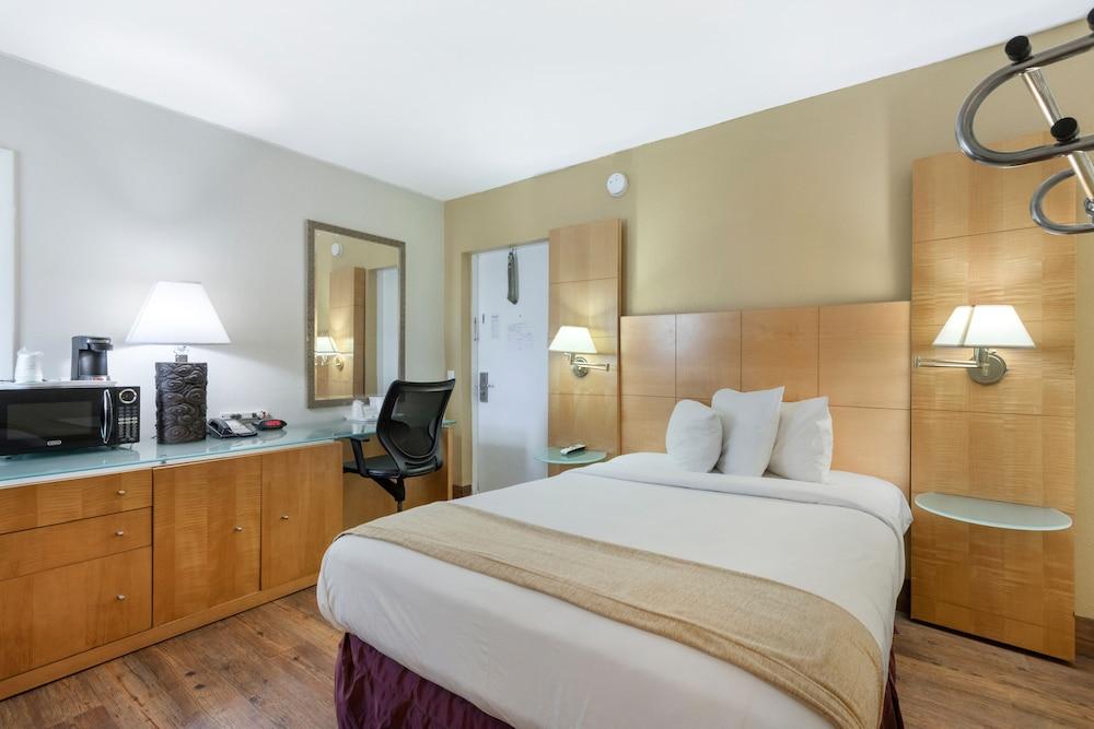 Ocean Reef Hotel photo 22