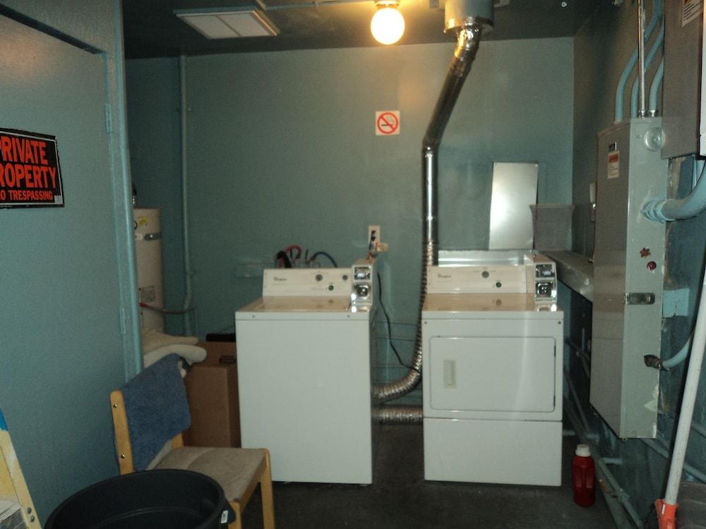 Traveler's Bed & Breakfast Hostel photo 6