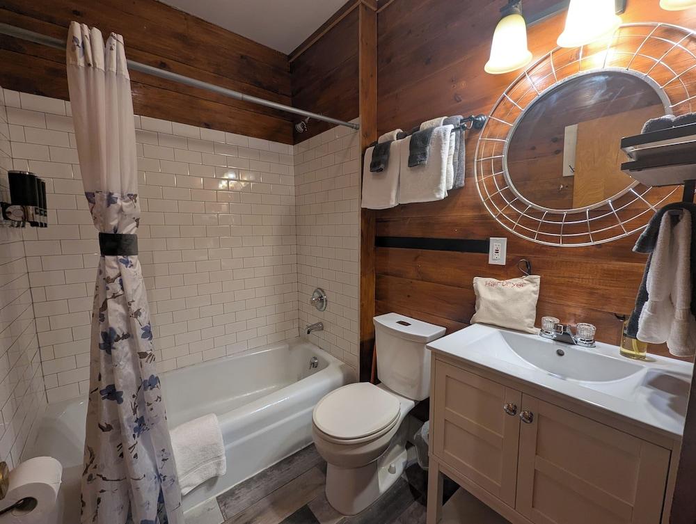 Feather Nest Inn photo 46