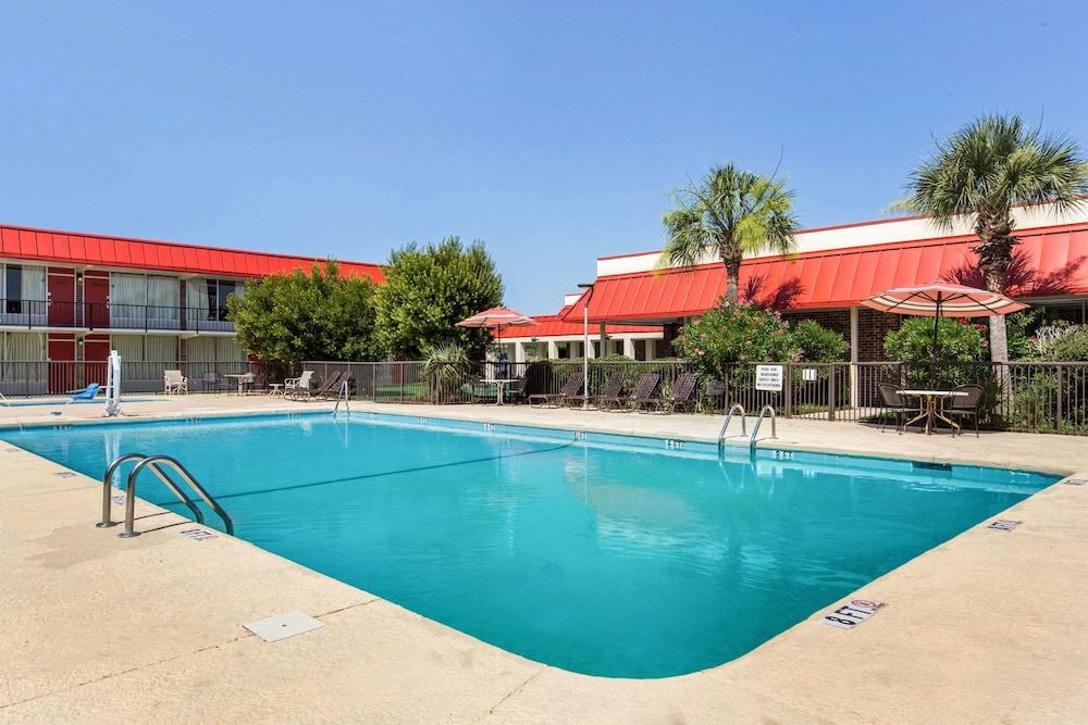 Ramada by Wyndham Santee I-95 photo 33